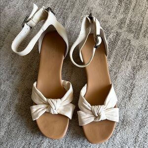 Koolaburra By Ugg Comfy Sandal Worn Once For Shoot